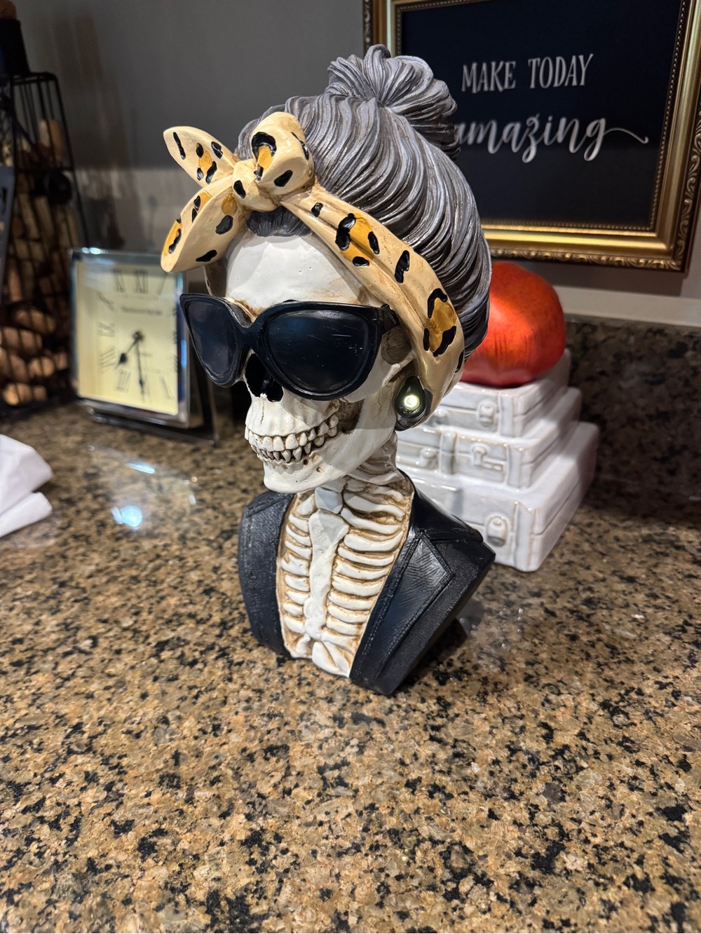 Chic Skull Bust Decor with Leopard Headband and Sunglasses